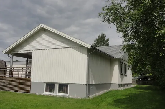 Pelēks betona dakstiņš Zviedrijā 2