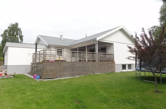 Pelēks betona dakstiņš Zviedrijā 4